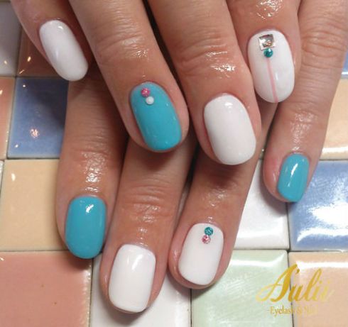 ナチュラルで品のある白ネイルのおすすめデザイン トラブルブック