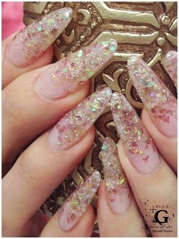 上品で女性らしいピンクベージュネイルのおすすめデザイン 自分らしい便利な暮らしを トラベルブック Travelbook