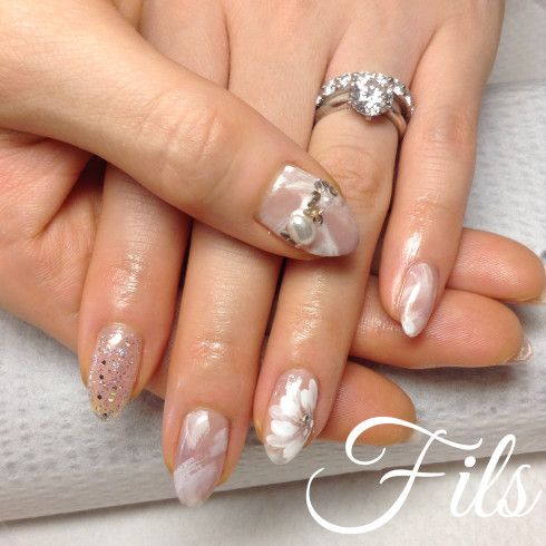 上品で女性らしいピンクベージュネイルのおすすめデザイン 自分らしい便利な暮らしを トラベルブック Travelbook