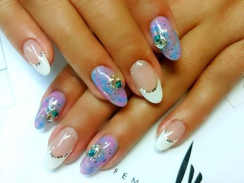 ピーコック柄のおしゃれネイルデザイン カジュアル向けにおすすめ 自分らしい便利な暮らしを トラベルブック Travelbook