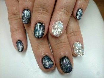 宇宙柄のキラキラ素敵なギャラクシーネイルのおすすめデザイン 自分らしい便利な暮らしを トラベルブック Travelbook