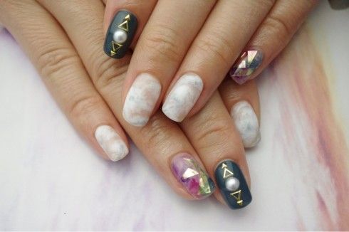 宇宙柄のキラキラ素敵なギャラクシーネイルのおすすめデザイン 自分らしい便利な暮らしを トラベルブック Travelbook