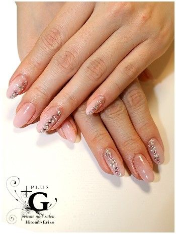 手を美しく見せるヌーディーネイルのおすすめデザイン 自分らしい便利な暮らしを トラベルブック Travelbook