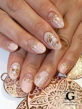 手を美しく見せるヌーディーネイルのおすすめデザイン 自分らしい便利な暮らしを トラベルブック Travelbook