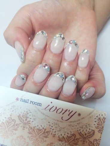 手を美しく見せるヌーディーネイルのおすすめデザイン 自分らしい便利な暮らしを トラベルブック Travelbook