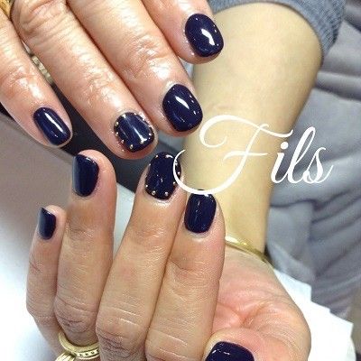 一色塗りでも素敵な指先に 存在感のある単色ネイル 自分らしい便利な暮らしを トラベルブック Travelbook