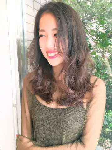 こなれ感のあるウェーブヘア 髪型 おすすめスタイル集 自分らしい便利な暮らしを トラベルブック Travelbook