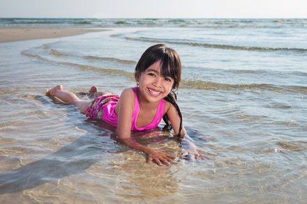 海水浴　子供 新潟で行きたいおすすめの海水浴場・ビーチ１５選 - 子育て情報を探すならトラベルブックファミリー