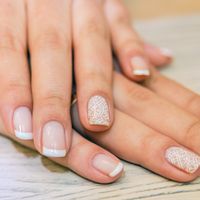 おすすめフレンチネイルまとめ 定番から個性派までアレンジ豊富 自分らしい便利な暮らしを トラベルブック Travelbook おすすめフレンチネイルまとめ 定番から個性派までアレンジ豊富 自分らしい便利な暮らしを トラベルブック Travelbook