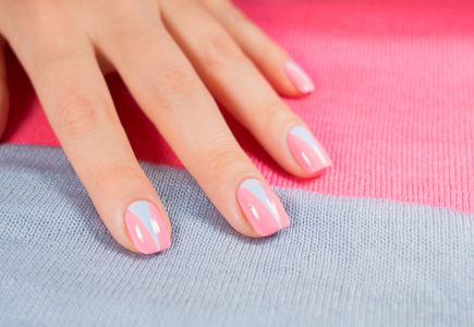 手を美しく見せるヌーディーネイルのおすすめデザイン トラブルブック