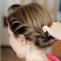 黒髪ミディアムヘアをアレンジでオシャレに変身させよう 自分らしい便利な暮らしを トラベルブック Travelbook 黒髪ミディアムヘアをアレンジでオシャレに変身させよう 自分らしい便利な暮らしを トラベルブック Travelbook