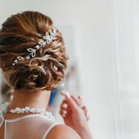 結婚式お呼ばれヘア 髪型 ドレスに似合うオススメはこれ 自分らしい便利な暮らしを トラベルブック Travelbook