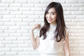 こなれ感のあるウェーブヘア 髪型 おすすめスタイル集 自分らしい便利な暮らしを トラベルブック Travelbook