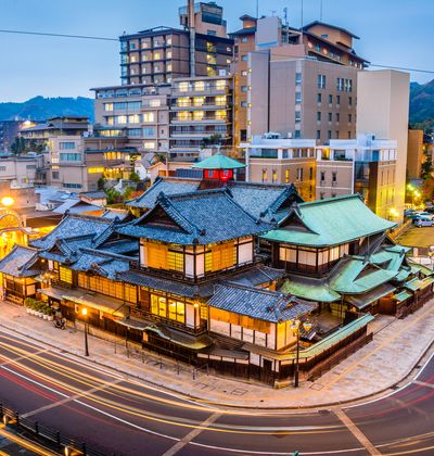 道後温泉の人気高級ホテルランキング5選 口コミ評判が高い宿泊施設をご紹介 おすすめ旅行を探すならトラベルブック Travelbook 道後温泉の人気高級ホテルランキング5選 口コミ評判が高い宿泊施設をご紹介 おすすめ旅行を探すならトラベルブック Travelbook