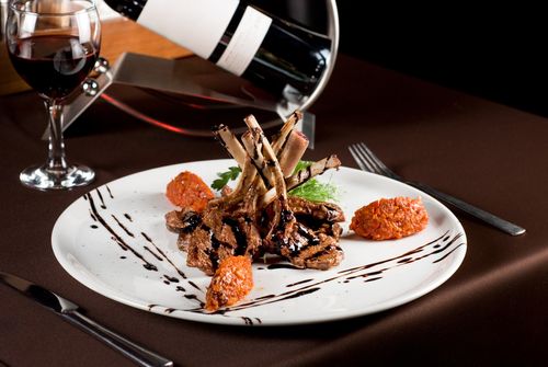 ケーキ付きプランも 兵庫で誕生日ディナーにおすすめのレストラン おすすめ旅行を探すならトラベルブック Travelbook