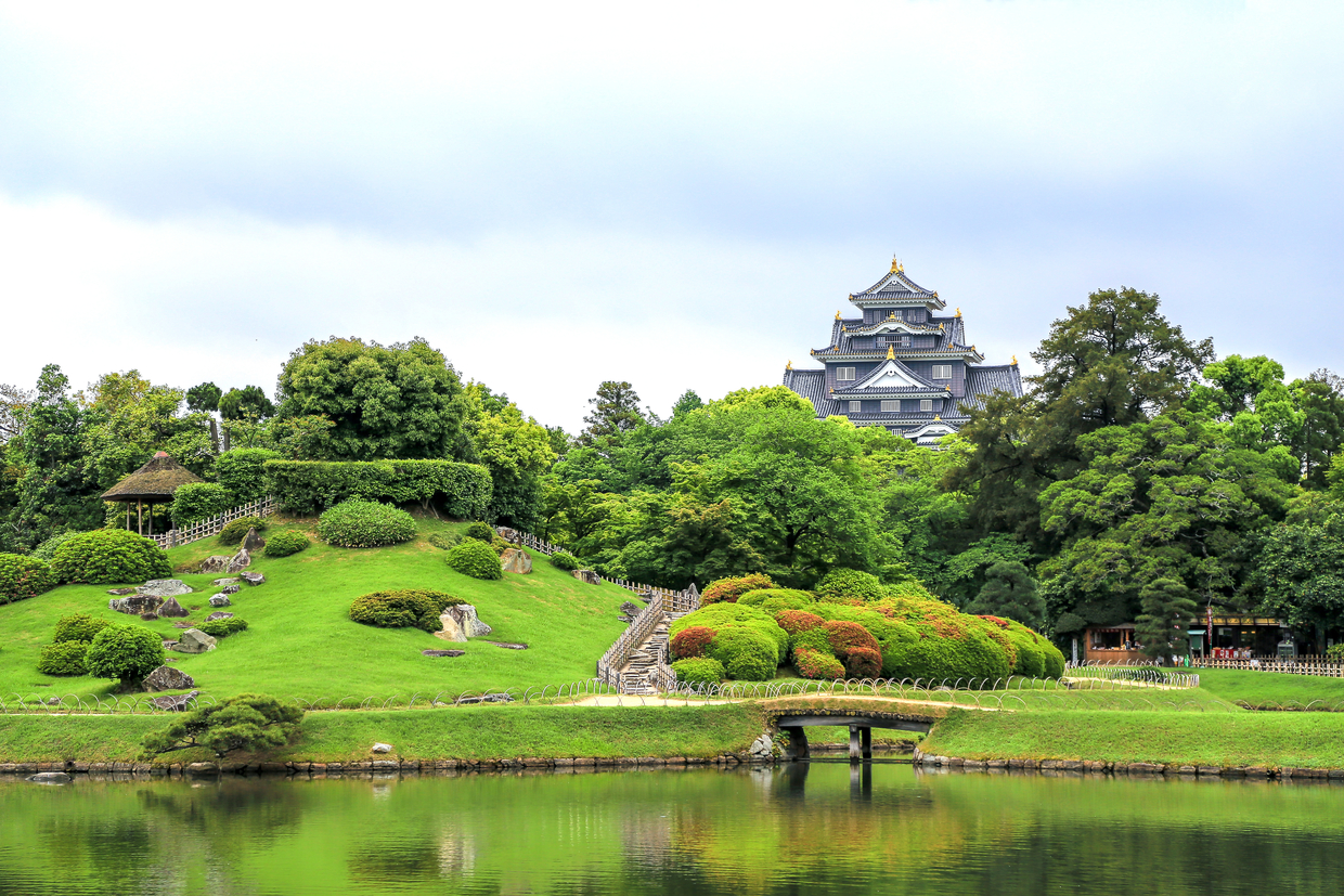 岡山城をめぐる旅 旅好き女子必見の黒漆塗りの烏城 おすすめ旅行を探すならトラベルブック女子旅
