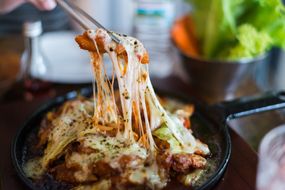 新大久保でおすすめのチーズタッカルビ人気店15選 自分らしい便利な暮らしを トラベルブック Travelbook