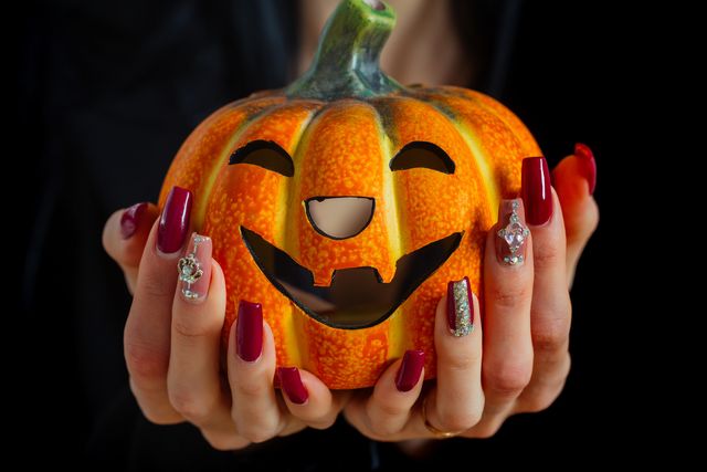 ハロウィンにおすすめのネイルアイテム15選☆ネイルシールからカラージェルまで