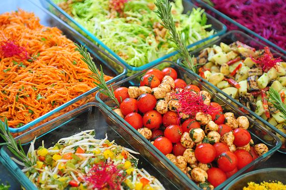 シズラーのランチ紹介 グリル料理やサラダバーなどお得感満載のランチ 子育て情報を探すならトラベルブックファミリー