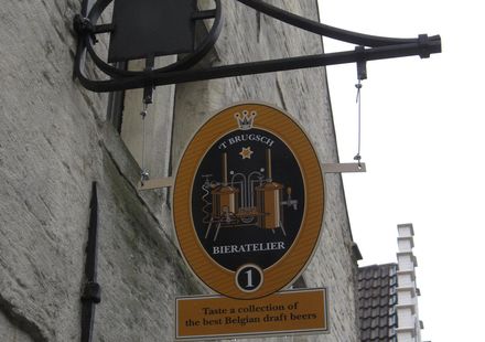 ブルージュ 世界遺産の街で最高のベルギービールを味わいたい オススメのビアカフェ5選 おすすめ旅行を探すならトラベルブック Travelbook ブルージュ 世界遺産の街で最高のベルギービールを味わいたい オススメのビアカフェ5選 おすすめ旅行を探すならトラベルブック Travelbook