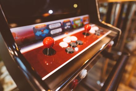 昔懐かしの駄菓子やゲーム機が並ぶ「岐阜レトロミュージアム」で昭和