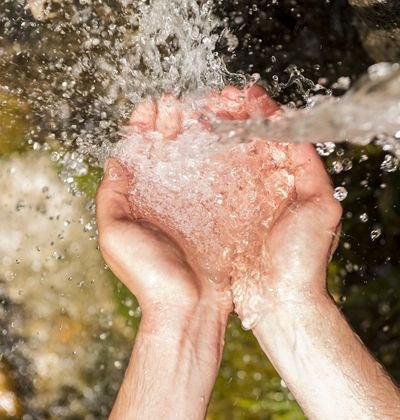 奇跡の聖水とは カトリックの巡礼地にある ルルドの泉 その起源や場所などを紹介 おすすめ旅行を探すならトラベルブック Travelbook