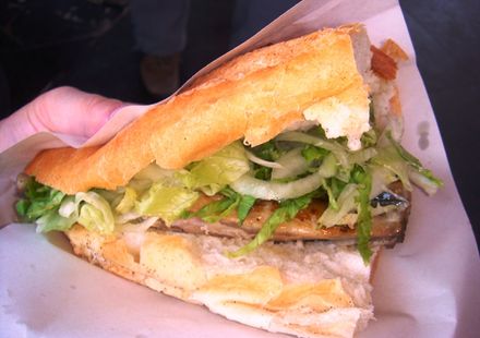 イスタンブール 一度食べれば虜になること間違いなし トルコの名物サバサンドまとめ おすすめ旅行を探すならトラベルブック Travelbook イスタンブール 一度食べれば虜になること間違いなし トルコの名物サバサンドまとめ おすすめ旅行を探すならトラベルブック Travelbook