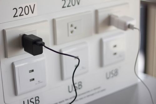 日本と香港の電圧の違い コンセント使用時の注意から変圧器やプラグの対応方法を詳しく紹介します おすすめ旅行を探すならトラベルブック Travelbook