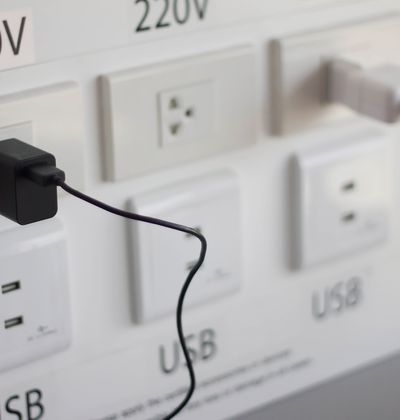 日本と香港の電圧の違い コンセント使用時の注意から変圧器やプラグの対応方法を詳しく紹介します おすすめ旅行を探すならトラベルブック Travelbook