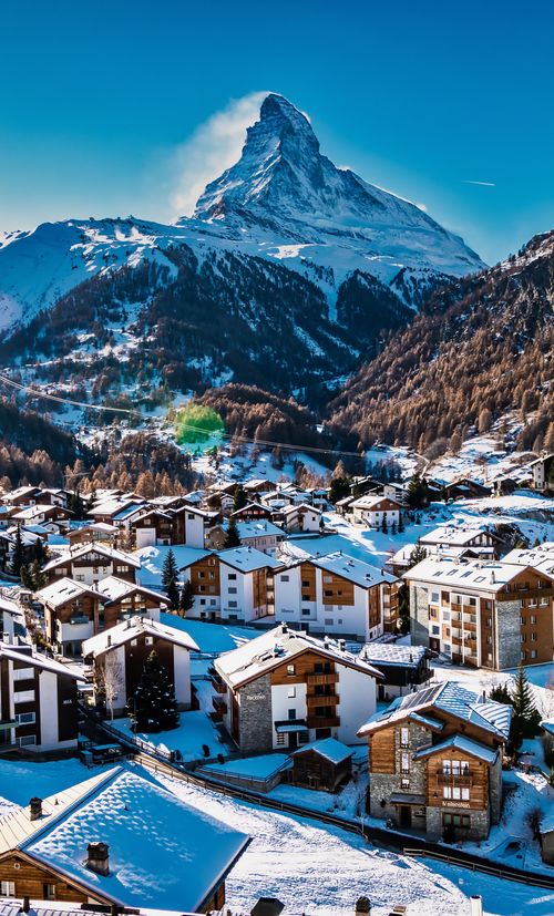 スイスで英語は通じる 公用語は 挨拶や会話で使える言葉を紹介 おすすめ旅行を探すならトラベルブック Travelbook スイスで英語は通じる 公用語は 挨拶や会話で使える言葉を紹介 おすすめ旅行を探すならトラベルブック Travelbook