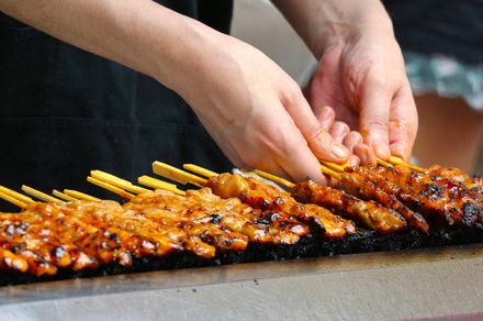 梅田 おすすめの焼き鳥が食べられるお店18選 食べ放題や地鶏を堪能できるお店も おすすめ旅行を探すならトラベルブック Travelbook