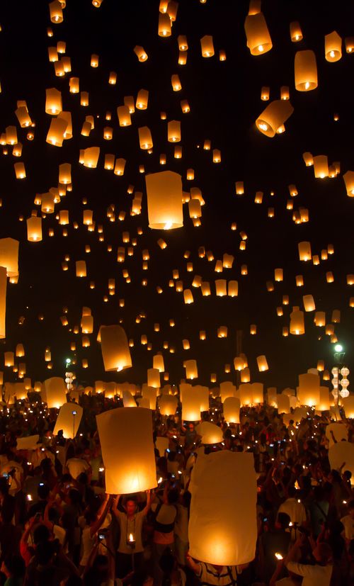 タイのチェンマイで開催されるコムローイ祭りが熱い コムローイ祭りの内容や参加方法まとめ おすすめ旅行を探すならトラベルブック Travelbook タイのチェンマイで開催されるコムローイ祭りが熱い コムローイ祭りの内容や参加方法まとめ おすすめ旅行を探すならトラベルブック Travelbook