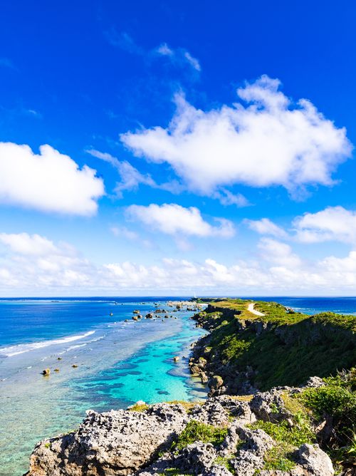 沖縄 果報 かふう バンタの見どころは 青い海が見下ろせる穴場の絶景スポット おすすめ旅行を探すならトラベルブック Travelbook