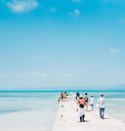 沖縄 竹富島観光に外せない 海の美しさを感じれる 西桟橋 にしさんばし とは おすすめ旅行を探すならトラベルブック Travelbook 沖縄 竹富島観光に外せない 海の美しさを感じれる 西桟橋 にしさんばし とは おすすめ旅行を探すならトラベルブック Travelbook