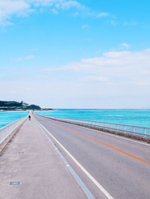 沖縄 石垣市街の夕日スポット サザンゲートブリッジに出掛けよう おすすめ旅行を探すならトラベルブック Travelbook