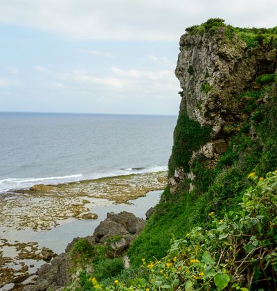 沖縄 ギーザバンタは穴場の絶景スポット 沖縄戦の地で美しい景色に平和を願う おすすめ旅行を探すならトラベルブック Travelbook 沖縄 ギーザバンタは穴場の絶景スポット 沖縄戦の地で美しい景色に平和を願う おすすめ旅行を探すならトラベルブック Travelbook
