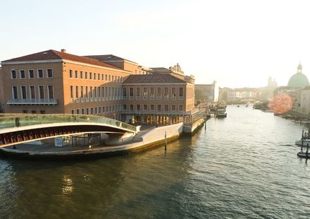 イタリア ヴェネツィア ローマ広場周辺の観光スポットおすすめ10選 充実した旅行を おすすめ旅行を探すならトラベルブック Travelbook イタリア ヴェネツィア ローマ広場周辺の観光スポットおすすめ10選 充実した旅行を おすすめ旅行を探すならトラベルブック Travelbook