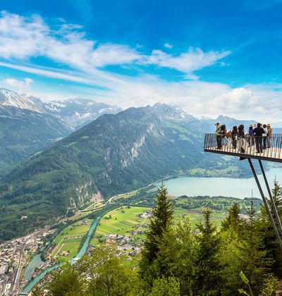 スイス インターラーケンでおすすめ観光スポット6選 雄大な大自然を感じよう おすすめ旅行を探すならトラベルブック Travelbook スイス インターラーケンでおすすめ観光スポット6選 雄大な大自然を感じよう おすすめ旅行を探すならトラベルブック Travelbook