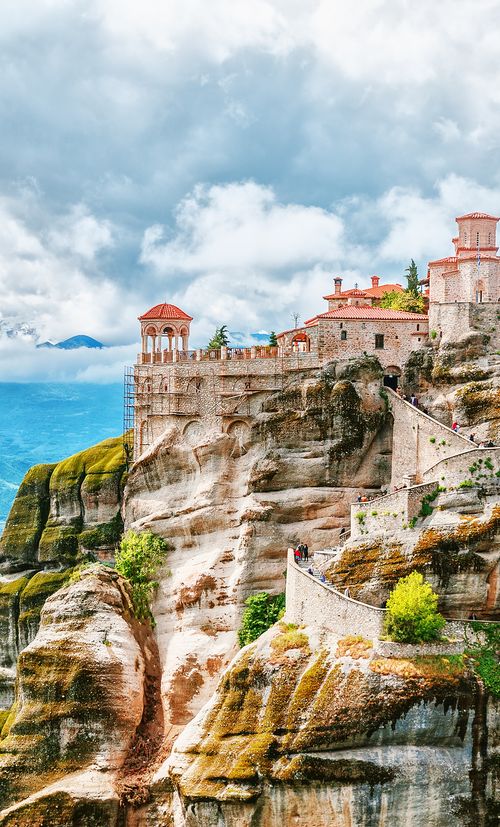 ギリシャ メテオラにあるおすすめ観光スポット8選 世界遺産を巡ろう おすすめ旅行を探すならトラベルブック Travelbook