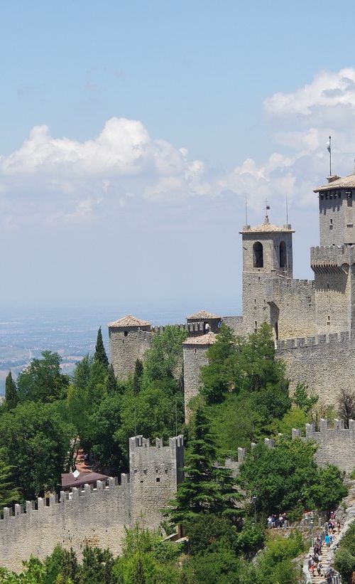 まるで天空の城 美しすぎるサンマリノ共和国の魅力6選 おすすめ旅行を探すならトラベルブック Travelbook まるで天空の城 美しすぎるサンマリノ共和国の魅力6選 おすすめ旅行を探すならトラベルブック Travelbook