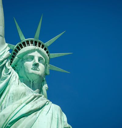 アメリカ ニューヨーク リバティ島 自由の女神を徹底解説 7つの大陸と7つの海を照らす世界の自由の象徴 おすすめ旅行を探すならトラベルブック Travelbook アメリカ ニューヨーク リバティ島 自由の女神を徹底解説 7つの大陸と7つの海を照らす世界の自由の象徴 おすすめ旅行を探すならトラベルブック Travelbook