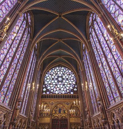 フランス パリ サントシャペルの 聖なる礼拝堂 でステンドグラスに酔いしれる おすすめ旅行を探すならトラベルブック Travelbook