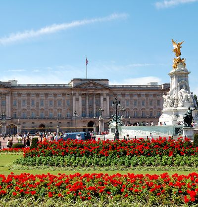 イギリス ロンドン バッキンガム宮殿 気品あるイギリス王室宮殿の観光まとめ おすすめ旅行を探すならトラベルブック Travelbook イギリス ロンドン バッキンガム宮殿 気品あるイギリス王室宮殿の観光まとめ おすすめ旅行を探すならトラベルブック Travelbook