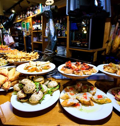 スペイン サンセバスチャンでバスクグルメを味わうオプショナルツアー5選 おすすめ旅行を探すならトラベルブック Travelbook スペイン サンセバスチャンでバスクグルメを味わうオプショナルツアー5選 おすすめ旅行を探すならトラベルブック Travelbook
