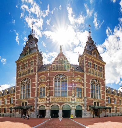 オランダ アムステルダム国立美術館の見どころや行き方を紹介 合わせて行きたいおすすめスポットも おすすめ旅行を探すならトラベルブック Travelbook オランダ アムステルダム国立美術館の見どころや行き方を紹介 合わせて行きたいおすすめスポットも おすすめ旅行を探すならトラベルブック Travelbook