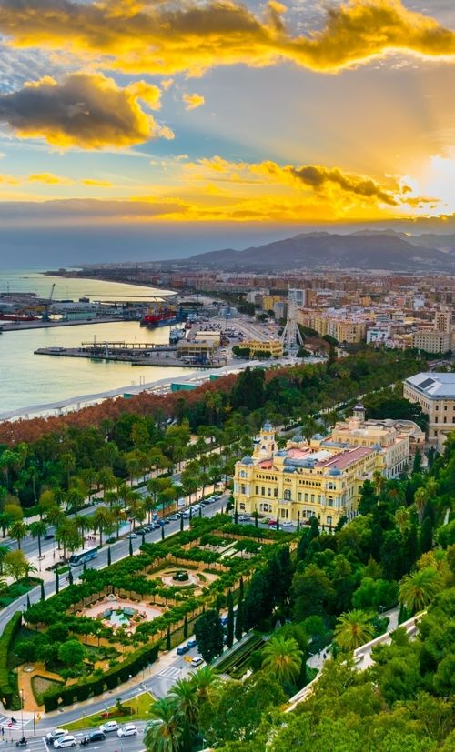 スペイン マラガでおすすめの観光地10選 中世建築のカテドラルがある世界的なリゾート都市 おすすめ旅行を探すならトラベルブック Travelbook スペイン マラガでおすすめの観光地10選 中世建築のカテドラルがある世界的なリゾート都市 おすすめ旅行を探すならトラベルブック Travelbook