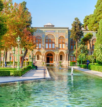 イラン イラン旅行が初めての人が訪れるべき首都テヘランの定番観光地5選 おすすめ旅行を探すならトラベルブック Travelbook イラン イラン旅行が初めての人が訪れるべき首都テヘランの定番観光地5選 おすすめ旅行を探すならトラベルブック Travelbook