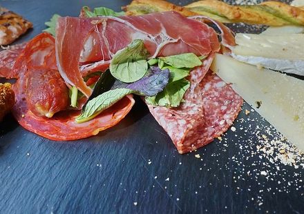 バルセロナ バルに行ったら必ず食べたいタパス4種類はこれだ おすすめ旅行を探すならトラベルブック Travelbook バルセロナ バルに行ったら必ず食べたいタパス4種類はこれだ おすすめ旅行を探すならトラベルブック Travelbook