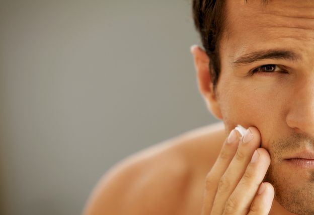 男性の大人ニキビの原因とは|対策と正しいスキンケアを紹介