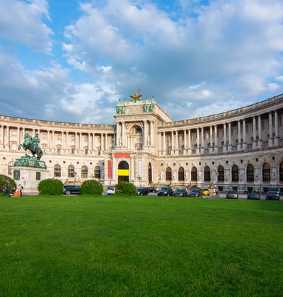 オーストリア ホーフブルク宮殿の見どころや周辺スポットを紹介 ハプスブルグ家の豪奢な王宮で歴史の証人になろう おすすめ旅行を探すならトラベルブック Travelbook オーストリア ホーフブルク宮殿の見どころや周辺スポットを紹介 ハプスブルグ家の豪奢な王宮で歴史の証人になろう おすすめ旅行を探すならトラベルブック Travelbook